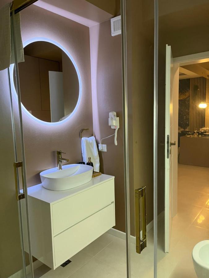 Sas 2 Luxury Apartments มามายา ภายนอก รูปภาพ